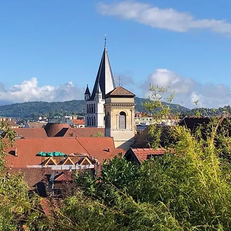 Dans La Vieille Ville, En Face Du Chateau Annecy